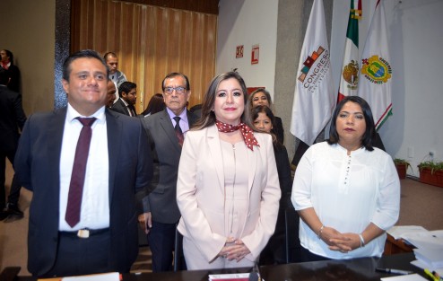 <em>Veracruz garantiza el respeto a los derechos de las y los trabajadores, un ambiente de diálogo y la vinculación de los buscadores de empleo con fuentes laborales; incrementando así la productividad y competitividad</em>, informó la titular de la Secretaría de Trabajo, Previsión Social y Productividad (STPSP), María Guadalupe Argüelles Lozano, ante la Comisión Permanente de Trabajo y Previsión Social de LXV Legislatura.  