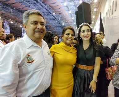 Es de destacar la presencia en el informe del DIF Estatal a cargo de Verónica Tapia, de la representación de Teocelo, encabezada por el Alcalde Mario Antonio Chama  Díaz, y la presidenta del DIF Municipal, Mara Chama Villa, con quien el DIF Estatal ha establecido una exitosa coordinación en beneficio de los habitantes de ese municipio. 