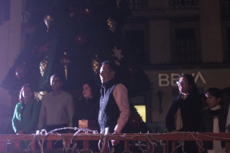 La noche de este sábado el gobernador Cuitláhuac García realizó el encendido de iluminación navideña en el centro de Xalapa, acompañado de algunos integrantes de su gabinete.  