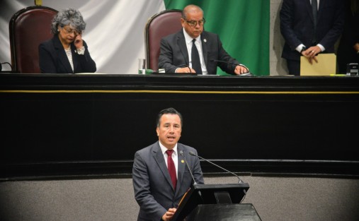 El gobernador Cuitláhuac García Jiménez destacó que se entrega esta presea a un veracruzano que se ha distinguido por sus acciones que, sin duda, han contribuido a mejorar las condiciones de vida de las y los veracruzanos.  