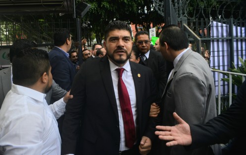 Con muchos invitados especiales, quienes llegaron con sus propios recursos, el Secretario de Educación de Veracruz Roberto Zenyanzen Escobar García compareció  ante la comisión de Educación y Cultura del Congreso Estatal.  