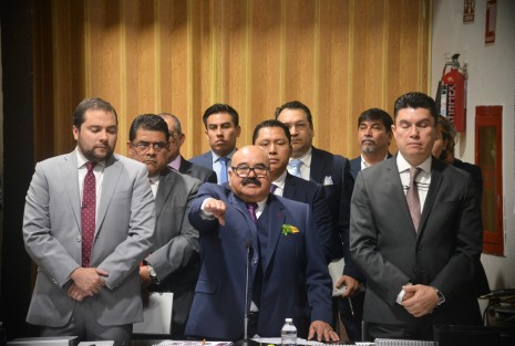   El secretario de Salud, Roberto Ramos Alor, compareció en el Congreso del Estado  ante diputados de la comisión de salud. 