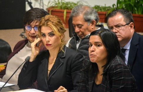 Ramos Alor, presentó su comparecencia ante la Comisión Permanente de Salud y Asistencia del Congreso del estado, integrada por los diputados Andrea de Guadalupe Yunes Yunes, Presidenta de la Comisión de Salud y Asistencia, diputada Magaly Armenta Oliveros y Margarita Corro Mendoza, Secretaria y vocal; ante quienes expuso los resultados de las acciones implementadas  durante el primer año de gobierno de la presente administración.