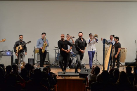 En Palacio de Bellas Artes, el Gobierno de Veracruz cerró la celebración por los 500 años de la conformación del primer Cabildo de la Villa Rica de la Vera Cruz; previo a ello se realizó la presentación de los grupos Recoveco y Sonex,  representantes del son jarocho.