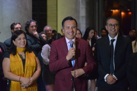 En la sala Manuel M. Ponce el gobernador Cuitláhuac García Jiménez agradeció que este importante recinto fuera el espacio para hacer una remembranza histórica y cultural de la fundación del primer Ayuntamiento de América.  