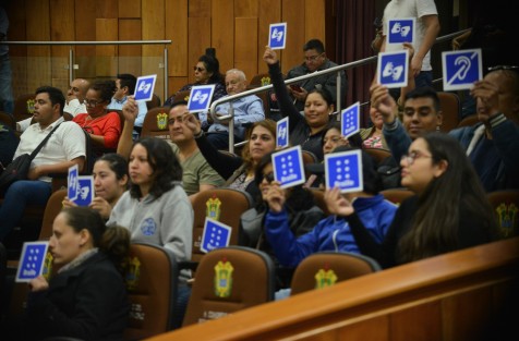 La diputada Montserrat Ortega Ruiz, integrante del Grupo Legislativo Mixto Acción Nacional-Veracruz, presentó ante el Pleno una iniciativa que busca modificar la Ley de Protección Civil y la Reducción del Riesgo de Desastres para el Estado, cuyo fin es que sean colocadas en la entidad señales de protección civil, incluyendo el sistema Braille, como una medida de protección y seguridad a favor de las personas con discapacidad. 