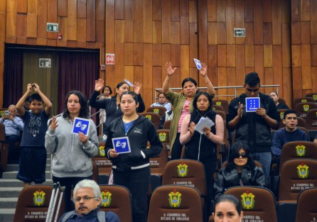 La diputada Montserrat Ortega Ruiz, integrante del Grupo Legislativo Mixto Acción Nacional-Veracruz, presentó ante el Pleno una iniciativa que busca modificar la Ley de Protección Civil y la Reducción del Riesgo de Desastres para el Estado, cuyo fin es que sean colocadas en la entidad señales de protección civil, incluyendo el sistema Braille, como una medida de protección y seguridad a favor de las personas con discapacidad. 