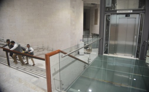 A pesar de que se le dio entrada a un punto de acuerdo para ser más incluyentes con las personas con capacidades distintas, dentro del Palacio Legislativo no sirven los elevadores y rampas.  
