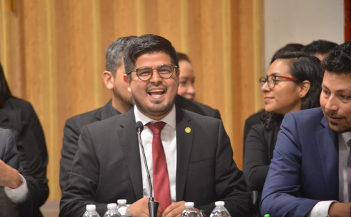 El coordinador general de Comunicación Social, Iván Joseph Luna Landa, dijo que solo se ha gastado 300 mil pesos durante todo el  año, ya que todo el trabajo lo realiza el personal de esta dependencia a su cargo.  