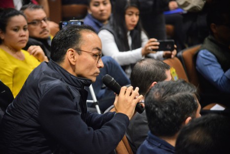  Con la presencia de sólo algunos diputados, el coordinador general de Comunicación Social, Iván Joseph Luna Landa, presumió durante una hora y 45 minutos de la austeridad con la que se maneja ahora esta dependencia.  