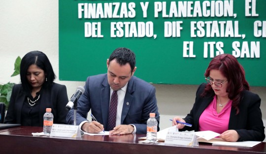 Con el objetivo de fortalecer el sistema pensionario de Veracruz, la Secretaría de Finanzas y Planeación (SEFIPLAN) y el Instituto de Pensiones del Estado (IPE) firmaron convenios para atender los adeudos por más de 173 millones de pesos con el DIF Estatal, la Ciudad Asistencial CONECALLI, el Colegio de Estudios Científicos y Tecnológicos del Estado de Veracruz (CECyTEV) y los Tecnológicos Superiores de Misantla y San Andrés Tuxtla.