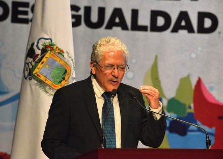 Destacó la ausencia del Gobernador del Estado, Cuitláhuac García, así como del secretario de gobierno, Erick Cisneros. Quien tuvo que salir al quite fue la secretaria de Protección Civil.
