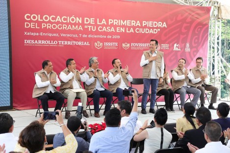 Gracias al apoyo del gobernador Cuitláhuac García Jiménez, arrancó en esta capital el programa estratégico Tu casa en la ciudad, mediante el Fondo de Vivienda del Instituto de Seguridad y Servicios Sociales de los Trabajadores del Estado (FOVISSSTE), en terrenos aportados por la administración estatal.