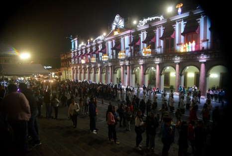 Feligreses festejaron con una misa  y procesión  la festividad de la Inmaculada  Concepción, patrona de la capital vercruzana, en el centro de la ciudad de Xalapa.