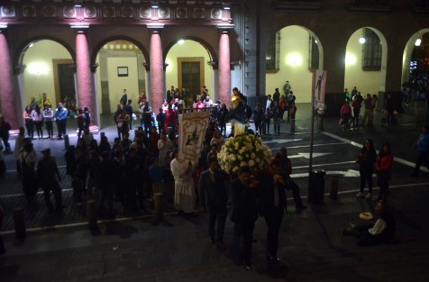 Feligreses festejaron con una misa  y procesión  la festividad de la Inmaculada  Concepción, patrona de la capital vercruzana, en el centro de la ciudad de Xalapa.