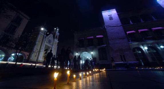 El 7 de diciembre en la Baja Huasteca Veracruzana se encienden miles de velas en las aceras, balcones y salientes de casas y edificios públicos para conmemorar la tradición del Niño Perdido, aquí en la ciudad de Xalapa también se realiza  la creencia católica de magnificar el pasaje bíblico en que se habla del encuentro del niño Jesús con sacerdotes en el templo de Jerusalén. 