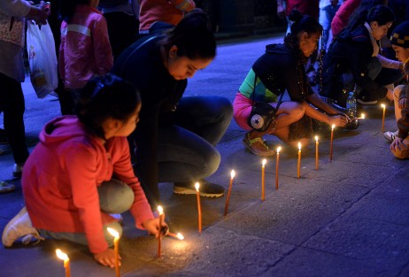 El 7 de diciembre en la Baja Huasteca Veracruzana se encienden miles de velas en las aceras, balcones y salientes de casas y edificios públicos para conmemorar la tradición del Niño Perdido, aquí en la ciudad de Xalapa también se realiza la creencia católica de magnificar el pasaje bíblico en que se habla del encuentro del niño Jesús con sacerdotes en el templo de Jerusalén.