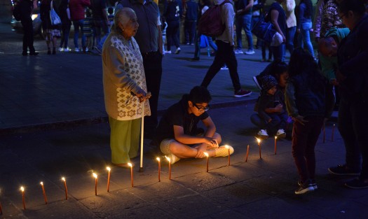 El 7 de diciembre en la Baja Huasteca Veracruzana se encienden miles de velas en las aceras, balcones y salientes de casas y edificios públicos para conmemorar la tradición del Niño Perdido, aquí en la ciudad de Xalapa también se realiza la creencia católica de magnificar el pasaje bíblico en que se habla del encuentro del niño Jesús con sacerdotes en el templo de Jerusalén.