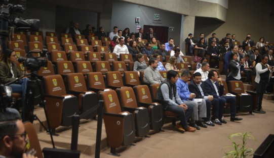 Con muy poco interés de parte de diputados, medios de comunicación y público en general (aplaudidores) se realizó la penúltima comparecencia;  ésta corrió a cargo de la contralora general del Estado, Mercedes Santoyo Domínguez, ante la Comisión de Hacienda. 