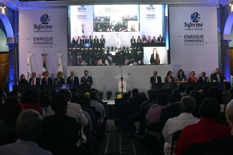 En el patio central del palacio municipal de Coatepec, se presentó el segundo informe de gobierno deLuis Enrique Fernández Peredo, presidente municipal del H. Ayuntamiento de Coatepec.  