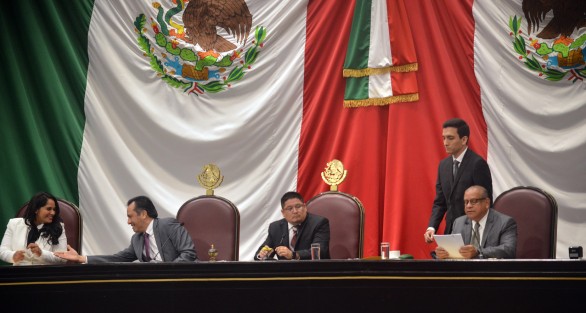  Con la comparecencia del gobernador Cuitláhuac García Jiménez, se cierra la Glosa de su Primer Informe. Ante el Congreso del Estado respondió cuestionamientos de diputados de todas las bancadas.  