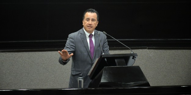  En cabal cumplimiento del mandato constitucional, el gobernador Cuitláhuac García Jiménez compareció ante el Pleno de la LXV Legislatura del Estado para dar cuenta del trabajo que su administración ha emprendido en Veracruz.  