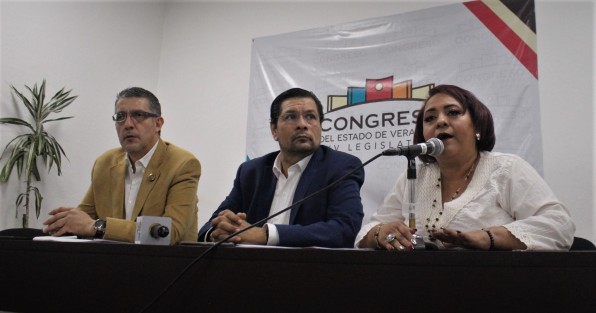 La Comisión Permanente de Educación y Cultura, anunció el foro virtual Armonización de las Leyes de la Reforma Educativa, el cual consiste en participar en la elaboración de las leyes secundarias de la reforma educativa, aprobada recientemente por el Senado de la República. a través del link: https://www.diputadoseducacionveracruz.com, con propuestas que enriquezcan el orden jurídico estatal.