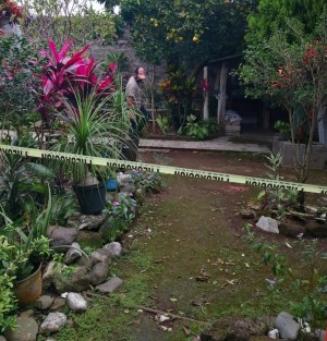 La mañana de este miércoles un hombre ingresó a un domicilio en la ciudad de Tlapacoyan, Ver., en donde atacó a puñaladas a tres personas, para después huir. Uno de los lesionados es reportado como grave. 
