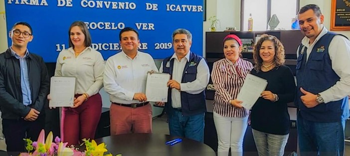 Se llevó a cabo la firma del Convenio de Colaboración  entre el Instituto de Capacitación para el trabajo del estado de Veracruz ICATVER y el  H. Ayuntamiento de Teocelo; En la firma estuvieron presentes el alcalde de Teocelo Mario Antonio Chama Díaz, la Síndica Municipal Zayra del Carmen Martínez Andrade; el Director General del ICATVER, Miguel Ángel Jácome Domínguez; la  Directora de Vinculación, Elizabeth Taboada Capdepont y la Directora de ICATVER Plantel Xalapa, Evelia Cubillas Bravo, así como el Jefe de Vinculación del Plantel Xalapa, Miguel Ángel Esquivel García.

