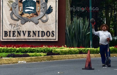 Al parecer el Ayuntamiento de Xalapa pone en marcha su programa <em>Bienvenido paisano Xalapa los recibe con los baches abiertos</em>.
