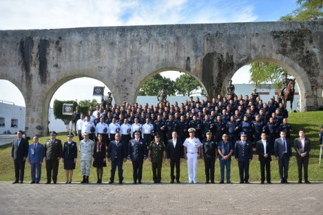 Este día, el Centro de Estudios e Investigación en Seguridad (CEIS) graduó a 440 elementos, de los cuales 167 se integrarán a la Fuerza Civil y 161 a las corporaciones municipales de Álamo, Boca del Río, Coatepec, Coatzacoalcos, Cosoleacaque, Fortín, Minatitlán, Pánuco y Xalapa; así como 112 preventivos en activo o equivalente municipal. 