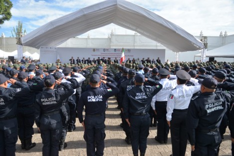 Este día, el Centro de Estudios e Investigación en Seguridad (CEIS) graduó a 440 elementos, de los cuales 167 se integrarán a la Fuerza Civil y 161 a las corporaciones municipales de Álamo, Boca del Río, Coatepec, Coatzacoalcos, Cosoleacaque, Fortín, Minatitlán, Pánuco y Xalapa; así como 112 preventivos en activo o equivalente municipal. 
