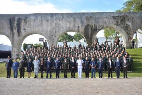 Este día, el Centro de Estudios e Investigación en Seguridad (CEIS) graduó a 440 elementos, de los cuales 167 se integrarán a la Fuerza Civil y 161 a las corporaciones municipales de Álamo, Boca del Río, Coatepec, Coatzacoalcos, Cosoleacaque, Fortín, Minatitlán, Pánuco y Xalapa; así como 112 preventivos en activo o equivalente municipal.