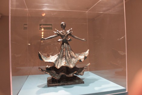 La exposición <em>Dalí Sueños</em> presenta 16 obras de su faceta como escultor del artista catalán, donde se reproducen temas reflejados en su pinturas, como el tiempo, la figura femenina y los caballos, entre otros. 