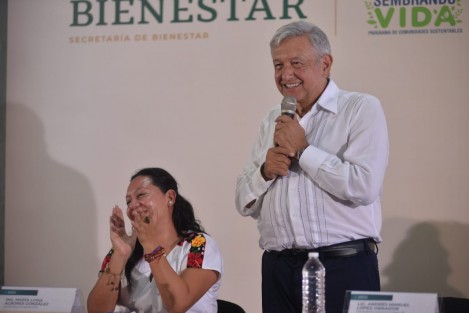 Asimismo, el Presidente adelantó que su administración acercará los servicios bancarios tanto a las cabeceras municipales como a las comunidades más apartadas, construyendo en el país 2 mil 700 sucursales del Banco de Bienestar.   