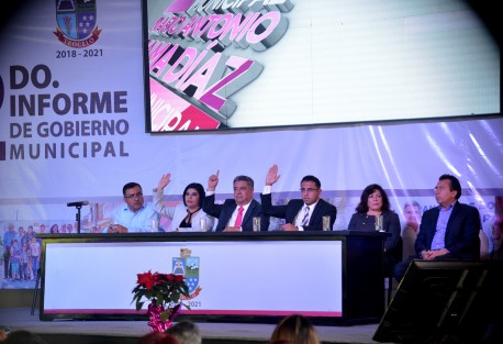 En Sesión Solemne de Cabildo, el Presidente Municipal Constitucional de Teocelo, Mario Antonio Chama Díaz, rindió  su Segundo Informe de Gobierno, ceremonia que se llevó a cabo en el Salón Campestre Real Teocelo, camino a Santa Rosa,en la Cabecera municipal. 