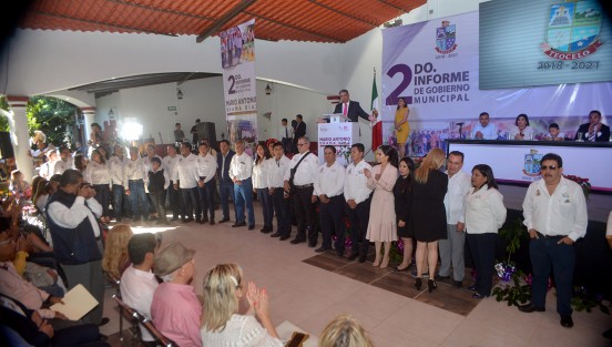 En Sesión Solemne de Cabildo, el Presidente Municipal Constitucional de Teocelo, Mario Antonio Chama Díaz, rindió  su Segundo Informe de Gobierno, ceremonia que se llevó a cabo en el Salón Campestre Real Teocelo, camino a Santa Rosa,en la Cabecera municipal. 