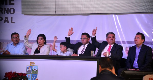 En Sesión Solemne de Cabildo, el Presidente Municipal Constitucional de Teocelo, Mario Antonio Chama Díaz, rindió  su Segundo Informe de Gobierno, ceremonia que se llevó a cabo en el Salón Campestre Real Teocelo, camino a Santa Rosa,en la Cabecera municipal.  