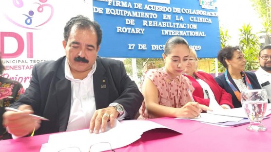 35 mil dólares en equipamiento en beneficio de la Unidad de Rehabilitación de Teocelo se logra en la firma de acuerdo de Colaboración entre el Sistema Municipal DIF, que preside  Mara Chama Villa, el H. Ayuntamiento de Teocelo y el Rotary Internacional.
