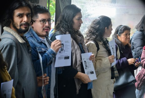 Amigos y familiares de Salvador Ponce Ávalos, en conferencia de prensa y manifestación, exigieron a la Fiscalía General del Estado agilizar las investigaciones para dar con el paradero del joven egresado de la Facultad de Sociología de Universidad Veracruzana, quien desapareció el 14 de diciembre del presente año.  