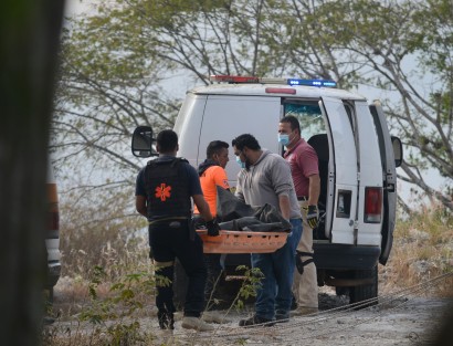 Restos  humanos  de al menos 5 personas fueron localizados en la barranca de Cerro Gordo,municipio de Emiliano Zapata.