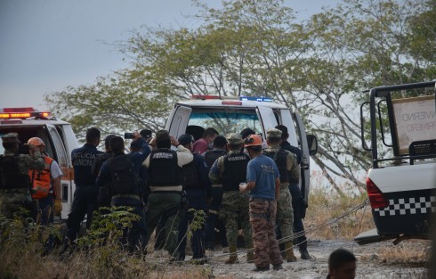 Restos  humanos  de al menos 5 personas fueron localizados en la barranca de Cerro Gordo,municipio de Emiliano Zapata.
