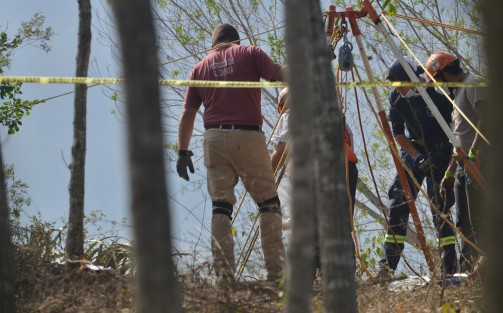 Restos  humanos  de al menos 5 personas fueron localizados en la barranca de Cerro Gordo,municipio de Emiliano Zapata.