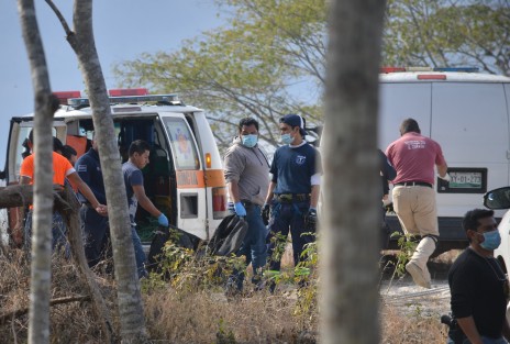 Restos  humanos  de al menos 5 personas fueron localizados en la barranca de Cerro Gordo,municipio de Emiliano Zapata.