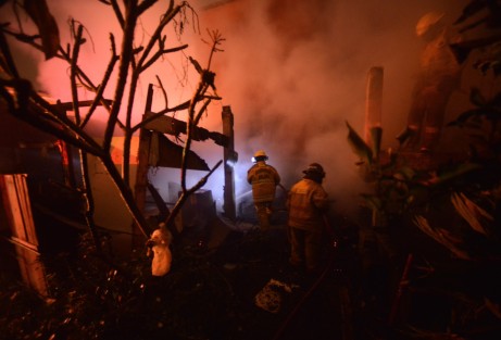 Elementos del Heroico Cuerpo de Bomberos de Xalapa sofocaron un incendio registrado en la galera de una casa  ubicada en la calle Ricardo Flores Magón, de la colonia Felipe Carrillo Puerto. Afortunadamente sólo  reportaron daños  materiales.