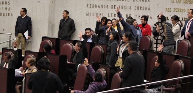 Las diputadas y diputados de la LXV Legislatura aprobaron el Decreto de Presupuesto de Egresos del Gobierno del Estado de Veracruz de Ignacio de la Llave, que asciende a la cantidad de 129 mil 535 millones 095 mil 247 pesos y que corresponde a los recursos aprobados en la Ley de Ingresos para el ejercicio fiscal 2020.