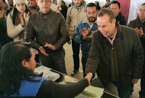 La Secretaría de Desarrollo Agropecuario, Rural y Pesca (SEDARPA) entregó 5 millones 625 mil pesos del Seguro Agrícola Catastrófico a mil 702 familias, cuyas tres mil 750 hectáreas de maíz, principalmente, resultaron afectadas por la sequía de meses pasados.
