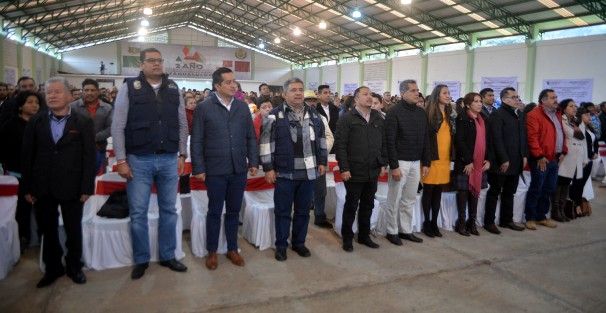 Durante el evento el municipe de Teocelo saludo a los alcaldes de Tlalnelhuaycan, David Ángeles Aguirre; de Tlaltetela, Aldegundo Vela; de Jilotepec, Sergio Fernández y ediles de Tlacolulan y Rafael Lucio, excelentes servidores públicos de la región, así como a la Diputada Federal  Carmen Mora.  