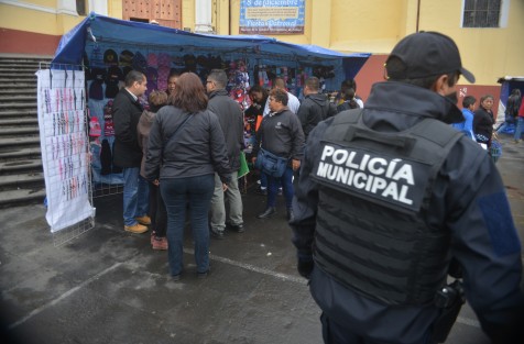 Incluso algunos comerciantes aprovecharon la plaza Lerdo para expender sus productos, con el pretexto de que no les dejaron espacios en las céntricas calles de la capital.  