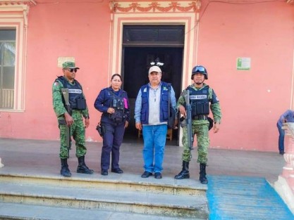 En días y fechas de guardar, el H. Ayuntamiento de Teocelo y Seguridad Pública continúan trabajando en beneficio de la ciudadanía. 